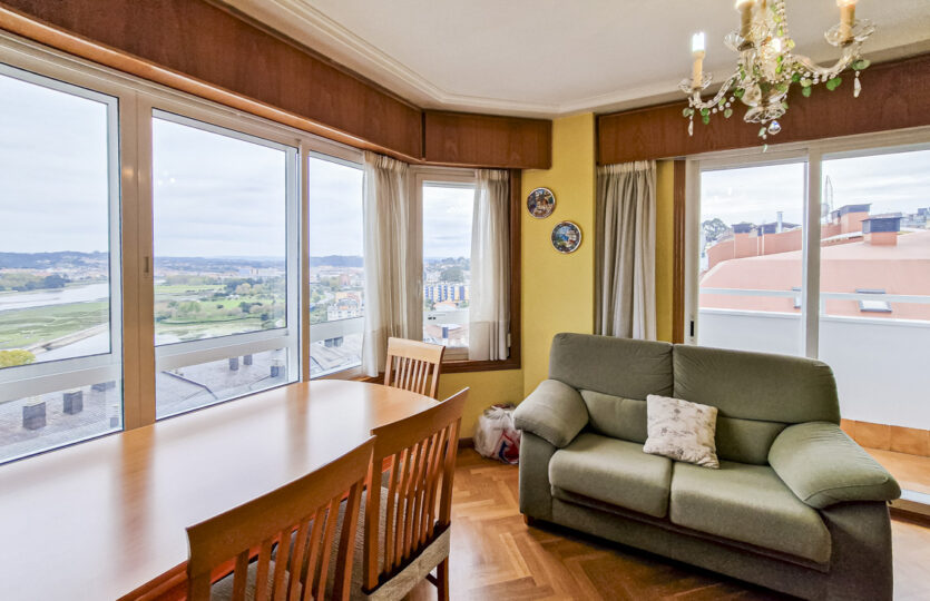 Se vende piso con vistas en A Corveira