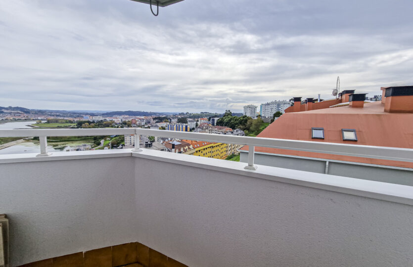 Se vende piso con vistas en A Corveira