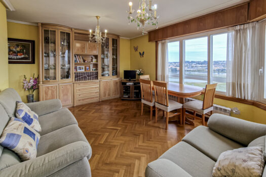 Se vende piso con vistas en la Corveira, Culleredo