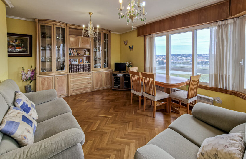 Se vende piso con vistas en A Corveira
