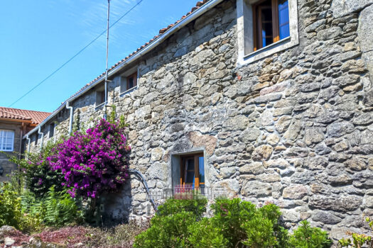 Se vende casa de piedra en Irixoa cerca de Betanzos