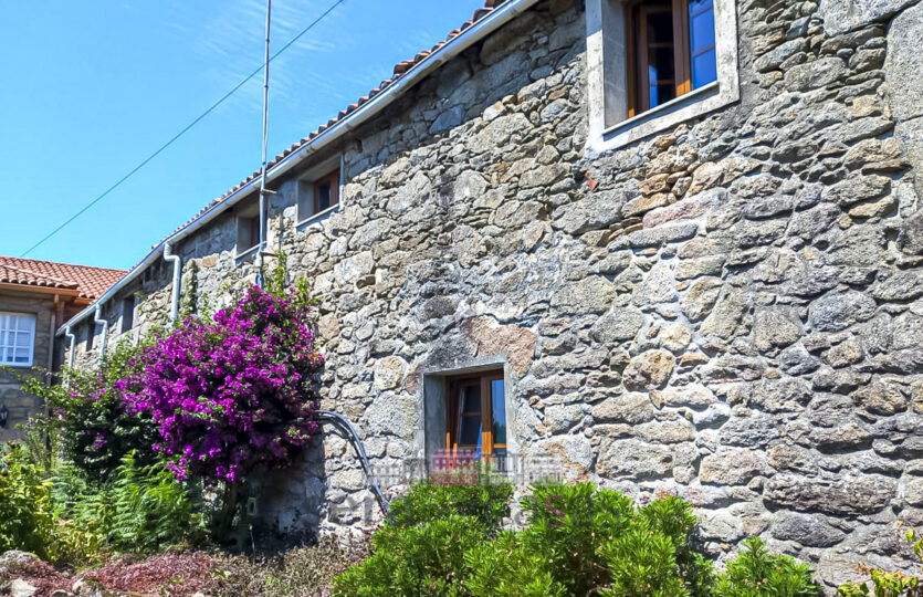 Se vende casa de piedra en Irixoa