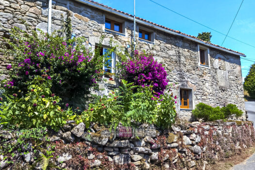 Se vende casa de piedra en Irixoa cerca de Betanzos