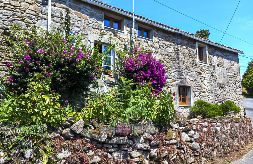 Se vende casa de piedra en Irixoa