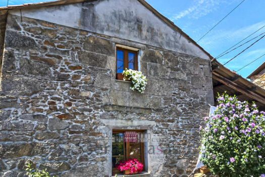 Se vende casa de piedra en Irixoa cerca de Betanzos