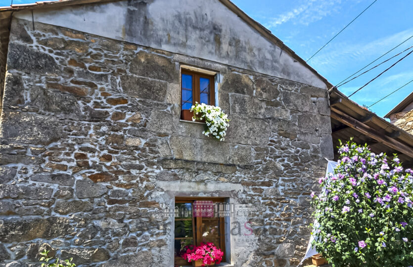 Se vende casa de piedra en Irixoa