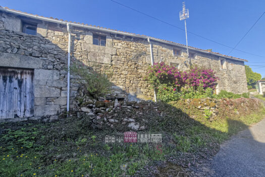 Se vende casa de piedra en Irixoa cerca de Betanzos