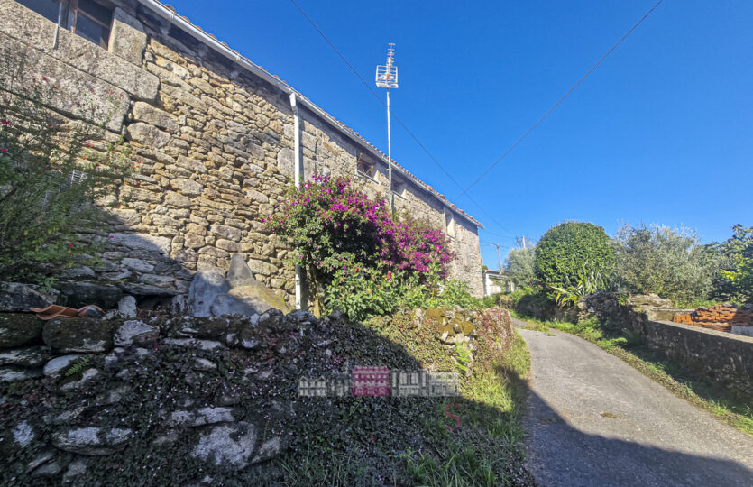 Se vende casa de piedra en Irixoa