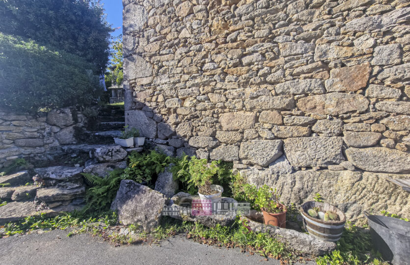 Se vende casa de piedra en Irixoa