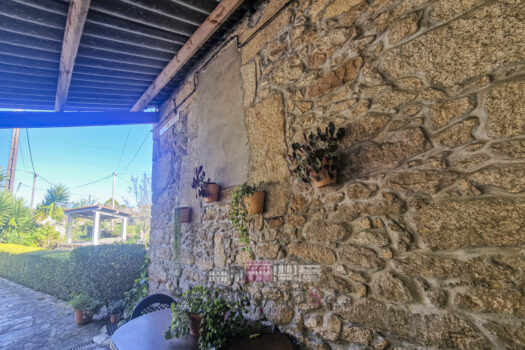 Se vende casa de piedra en Irixoa cerca de Betanzos