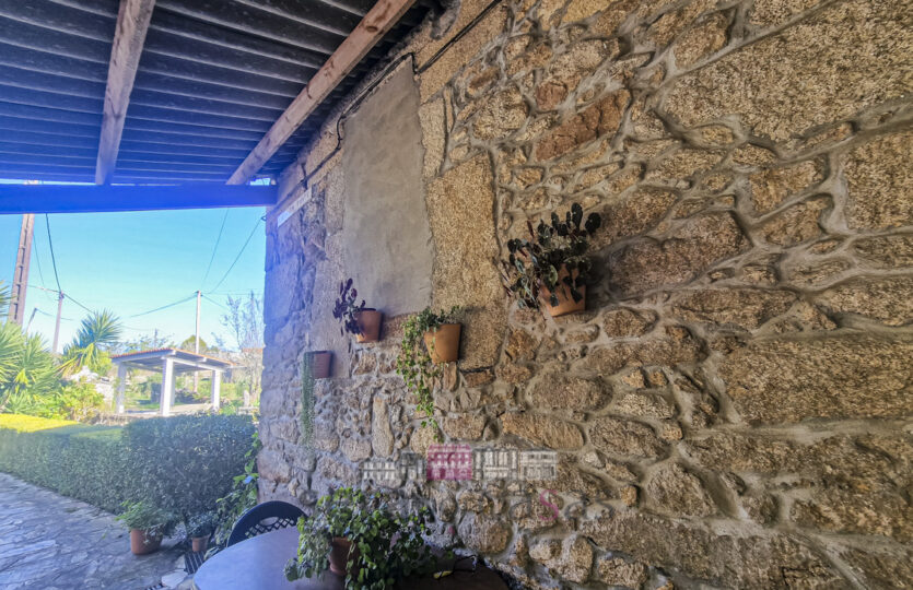 Se vende casa de piedra en Irixoa
