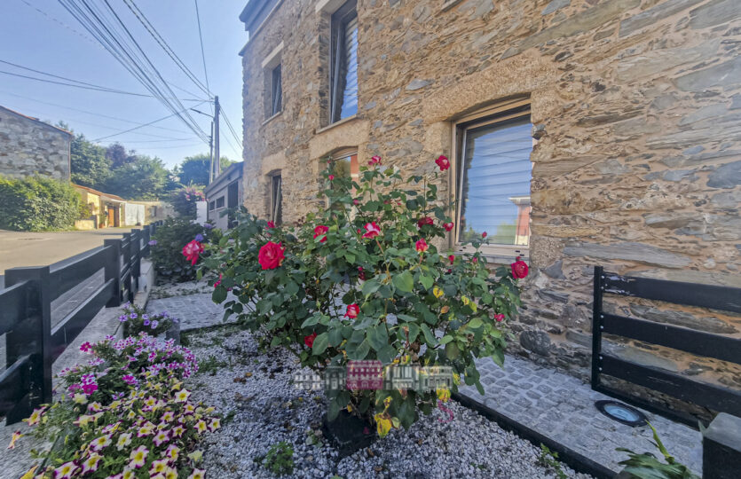 Se vende chalet de piedra en Gandario