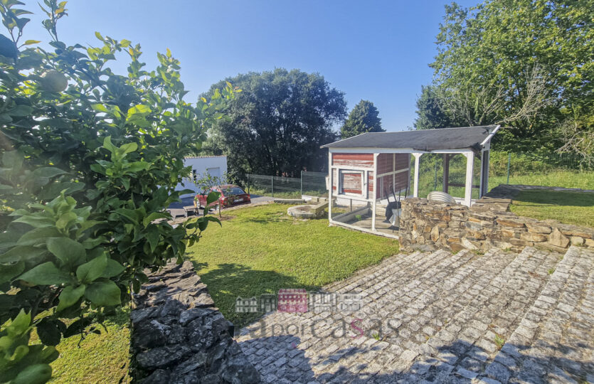 Se vende chalet de piedra en Gandario