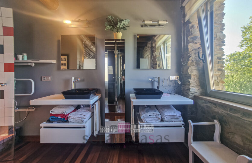 Se vende chalet de piedra en Gandario