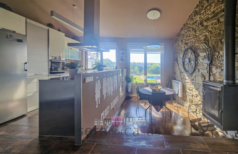 Se vende chalet de piedra en Gandario