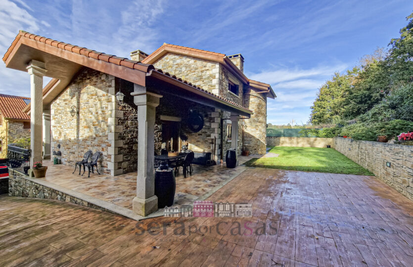 Se vende casa de piedra en Oleiros