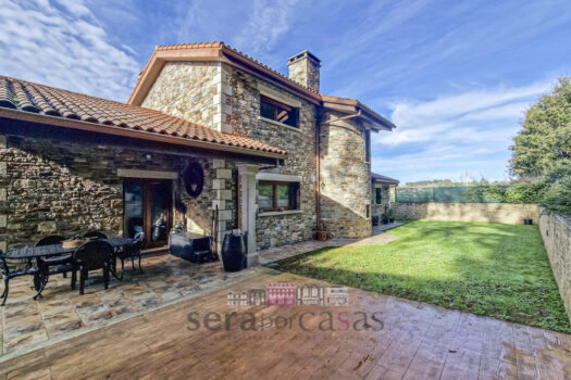 Se vende casa de piedra en Oleiros
