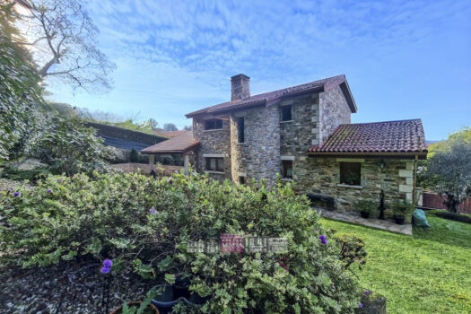 Se vende casa de piedra en Oleiros, A Coruña