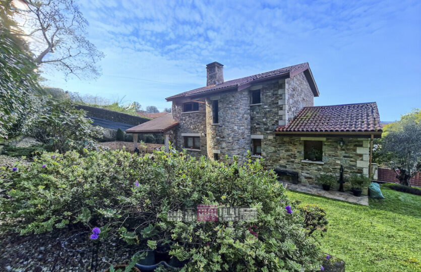 Se vende casa de piedra en Oleiros