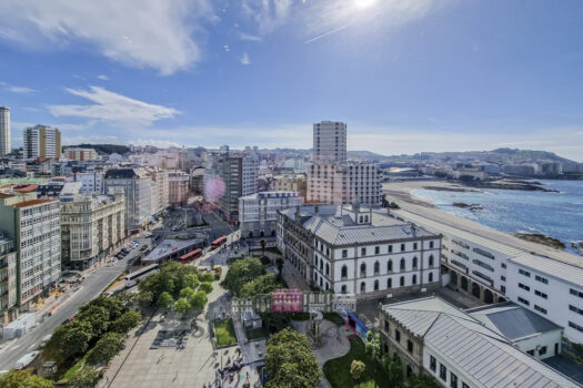 Se vende piso en el centro de A Coruña con vistas al mar
