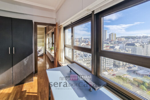 Se vende piso en el centro de A Coruña con vistas al mar