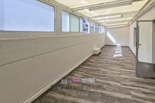 Se vende piso en A Coruña, con terraza cubierta