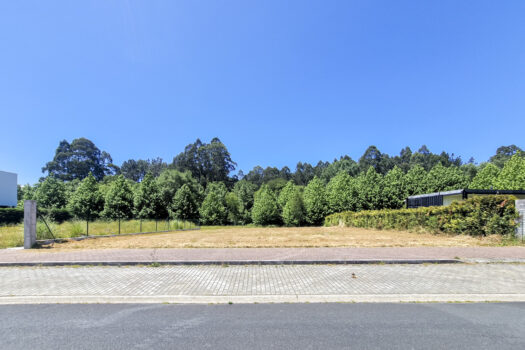 Se vende finca urbana en urbanización Costa Miño